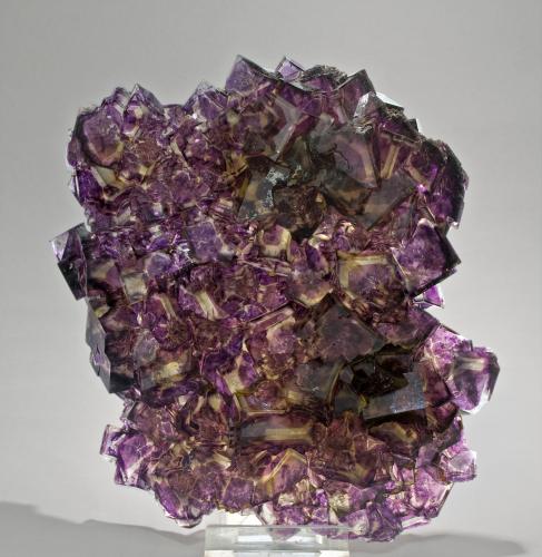 Fluorita<br />Mina Okorusu, Distrito Otjiwarongo, Región Otjozondjupa, Namibia<br />15.5 × 14 × 4 cm<br /> (Autor: Jordi Fabre)