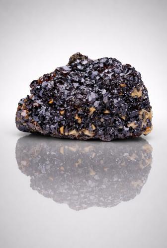 Esfalerita y Dolomita<br />Mina Troya, Mutiloa, Comarca Goyerri, Guipúzcoa / Gipuzkoa, País Vasco (Euskadi), España<br />6x4,5cm.<br /> (Autor: castrominerals)