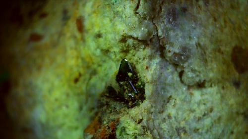 Lindgrenite<br />San Samuel Mine (San Manuel Mine), Carrera Pinto, Cachiyuyo de Llampos District, Copiapó Province, Atacama Region, Chile<br />FoV ca. 2,0 x 1,3 cm<br /> (Author: Volkmar Stingl)