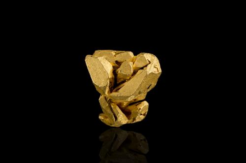 Gold<br />Zapata claims, Icabarú river placers, Santa Elena de Uairén, Gran Sabana, Bolívar State, Venezuela<br />2 x 1.5 x 2 cm / main crystal: 1.6 cm<br /> (Author: MIM Museum)