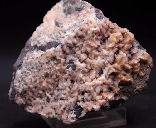 Dolomita<br />Rambla del Rollet, El Alabastre, La Cañada del Fenollar, Comarca Campo de Alicante, Alicante / Alacant, Comunidad Valenciana / Comunitat Valenciana, España<br />8 x 6.5 cm<br /> (Autor: Pedro Antonio)