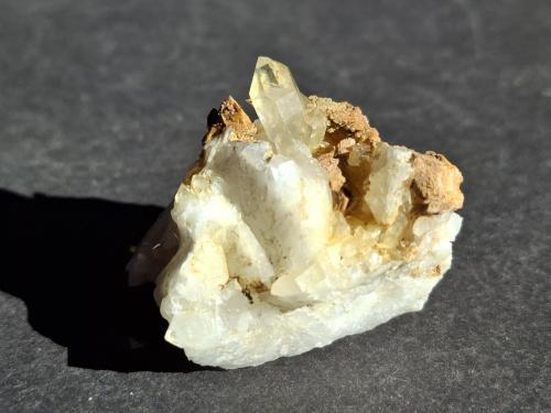Quartz (variety rock crystal), Siderite<br />Idalpe, Ischgl, Landeck District, North Tyrol, Tyrol/Tirol, Austria<br />3,5 x 3 cm<br /> (Author: Volkmar Stingl)