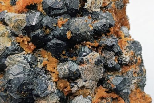 Esfalerita (variedad marmatita).<br />Túnel José Maestre, Sierra Minera de Cartagena-La Unión, Portmán, La Unión, Comarca Campo de Cartagena, Región de Murcia (Murcia), España<br />6x6 cm<br /> (Autor: AntonioJesus)