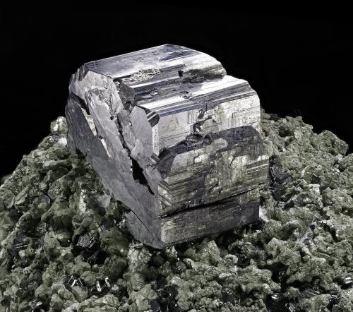 Bournonite on Pyrite<br />Mina Stan Trg (Stan Terg, Stari Trg), Complejo Trepča, Valle Trepča, Kosovska Mitrovica, Distrito Kosovska Mitrovica, Kosovo<br />main crystal size: 2.5 × 2.3 cm<br /> (Author: Jordi Fabre)