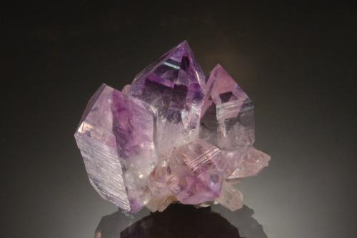 Quartz (variety amethyst)<br />Jacksons Crossroads, Condado Wilkes, Georgia, USA<br />2.3 x 2.1 cm<br /> (Author: Michael Shaw)