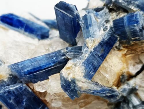 Kianita<br />Barra de Salinas, Coronel Murta, Vale do Jequitinhonha, Minas Gerais, Brasil<br />95x65x45 mm.<br /> (Autor: Luis Edmundo Sánchez Roja)