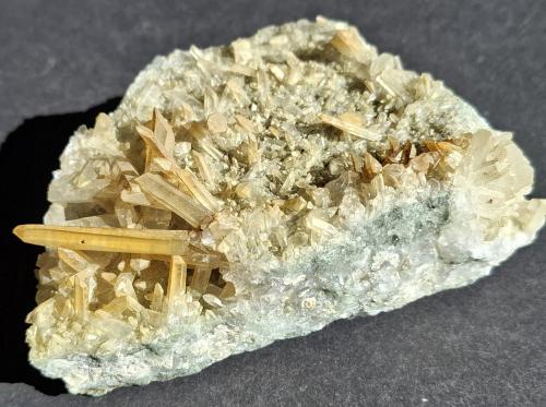 Quartz (variety rock crystal)<br />Valle Vorsterbach, Wörth, Rauris, Distrito Zell am See, Salzburgo/Salzburg, Austria<br />11 x 7 cm<br /> (Author: Volkmar Stingl)