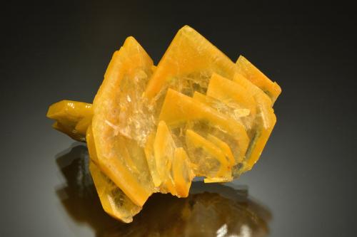 Barite<br />Zona minera Cavnic, Cavnic, Maramures, Rumanía<br />7.8 x 4.4 x 5.6 cm<br /> (Author: Michael Shaw)