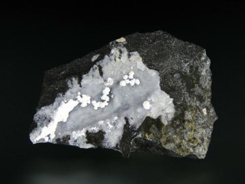 Tacharanita, Phillipsita<br />Puech de Vermus, Espalion, Aveyron, Occitanie, Francia<br />6 x 4 cm.<br /> (Autor: Antonio P. López)