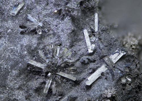 Harmotoma<br />Mina Las Cruces, Gerena-Guillena-Salteras, Comarca Sierra Norte, Sevilla, Andalucía, España<br />Campo de visión de  2 mm.<br /> (Autor: Antonio Carmona)