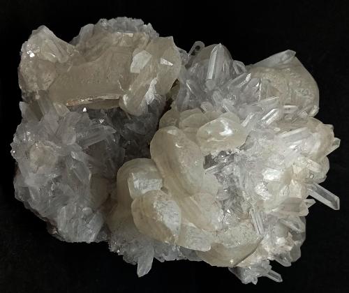 cuarzo, calcita<br />Charcas, Municipio Charcas, San Luis Potosí, México<br />150x90x10 mm.<br /> (Autor: Luis Edmundo Sánchez Roja)