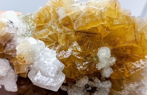 Fluorita, calcita y barita.<br />Mina Moscona, El Llano, Solís, Corvera de Asturias, Comarca Avilés, Principado de Asturias (Asturias), España<br />11x8 cm<br /> (Autor: AntonioJesus)