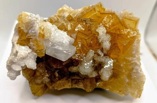 Fluorita, calcita y barita.<br />Mina Moscona, El Llano, Solís, Corvera de Asturias, Comarca Avilés, Principado de Asturias (Asturias), España<br />11x8 cm<br /> (Autor: AntonioJesus)