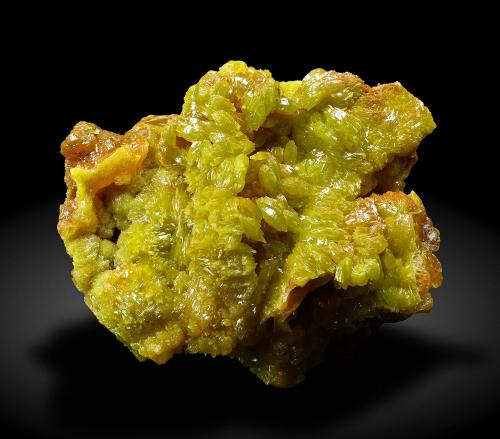 Pyromorphite<br />Roughton Gill, Caldbeck Fells, Allerdale, (antes Cumberland), Cumbria, Inglaterra / Reino Unido<br />5 × 4.3 × 3.1 cm<br /> (Author: Jordi Fabre)