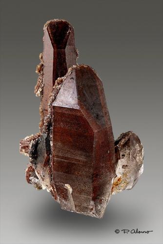 Cuarzo (variedad cuarzo rojo)<br />Tinghir, Provincia Tinghir, Región Drâa-Tafilalet, Marruecos<br />4 cm x 5,5 cm x 3 cm<br /> (Autor: Pere Alonso)