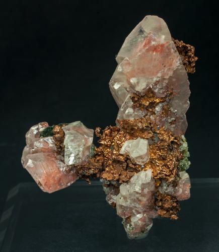 Cobre y Calcita con inclusiones de Cobre<br />Quincy Mine, Hancock, Houghton County, Michigan, USA<br />6.1 × 4.8 × 2.3 cm<br /> (Autor: Jordi Fabre)