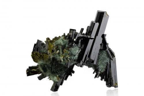 Epidota con Actinolita (variedad bisolita)<br />Knappenwand, Zona Knappenwand, Valle Untersulzbach, Salzburgo/Salzburg, Austria<br />12.5 x 10 x 8 cm / Cristal principal: 7.1 cm<br /> (Autor: Museo MIM)