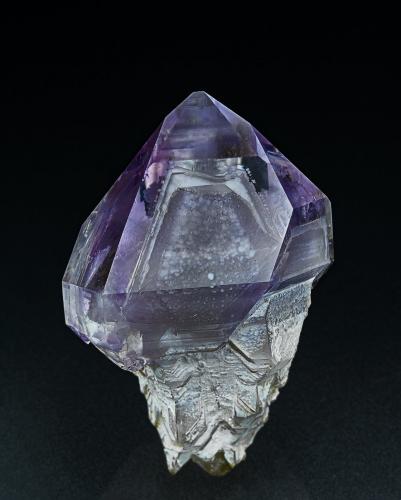 Quartz (variety amethyst)<br />Fengjiashan Mine, Edong, Daye, Huangshi Prefecture, Hubei Province, China<br />6.8 x 5.0 cm<br /> (Author: am mizunaka)