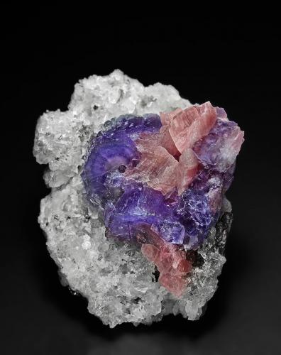 Fluorapatite, Rhodochrosite, Quartz<br />Wutong Mine, Liubao, Cangwu, Wuzhou Prefecture, Guangxi Zhuang Autonomous Region, China<br />5.9 x 5.2 cm<br /> (Author: am mizunaka)