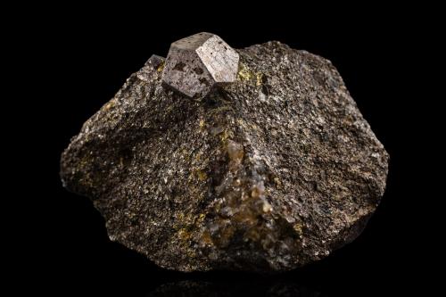 Cobaltite on Chalcopyrite<br />Håkansboda mining group, Lindesberg, Örebro, Västmanland, Sweden<br />8.5 x 5.5 x 5.5 cm / main crystal: 2 cm<br /> (Author: MIM Museum)