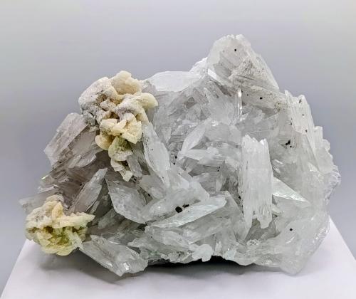 Barita, calcita, calcopirita y fluorita.<br />Mina Emilio, filón Obdulia, zona minera Caravia, La Rubiera, Loroñe, Colunga, Comarca de la Sidra, Principado de Asturias (Asturias), España<br />13x10 cm.<br /> (Autor: AntonioJesus)