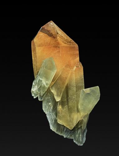 Quartz<br />Montes Claros, Minas Gerais, Brasil<br />9.6 x 4.5 cm<br /> (Author: am mizunaka)