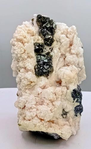 Esfalerita (variedad cleofana)<br />Depósito Krushev dol, Mina Krushev dol, Zona minera Madan, Montes Rhodope, Smolyan Oblast, Bulgaria<br />9x5 cm<br /> (Autor: AntonioJesus)