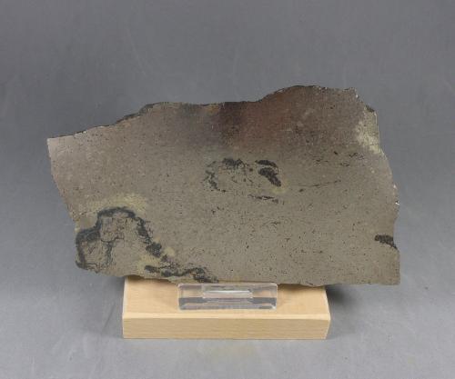 Pirrotita y Pentlandita<br />Mina Hitura, Hitura, Municipio Nivala, Región Ostrobotnia del Norte, Finlandia<br />13,5 x 8 x 0,6 cm.  269 g.<br /> (Autor: J. G. Alcolea)