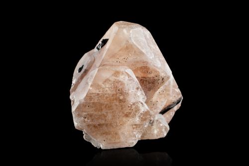 Zektzerita con Arfvedsonita<br />Washington Pass, Batolito Golden Horn, Condado Okanogan, Washington, USA<br />4 x 2 x 3.5 cm / Cristal principal: 3.9 cm<br /> (Autor: Museo MIM)