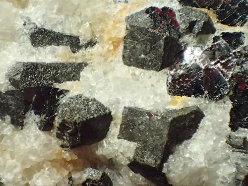 Galena, fluorita<br />Mina Matagalls (Minas de Sant Marçal), Sant Marçal, Viladrau, Comarca Osona, Gerona / Girona, Cataluña / Catalunya, España<br />C. V. 1,5 x 1 cm<br /> (Autor: Frederic Varela)