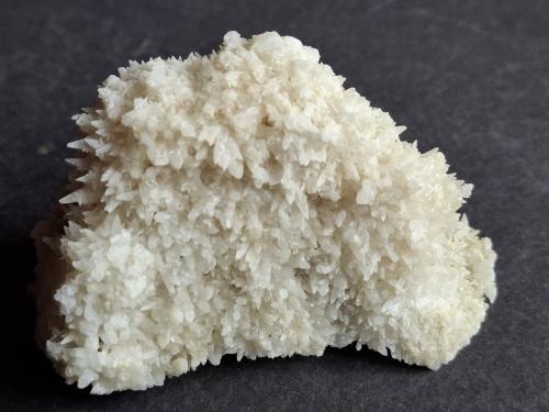 Strontianite<br />zona Lago Neves, Lappago, Valle Selva dei Molini, Provincia Trento, Trentino-Alto Adige (Trentino-Südtirol), Italia<br />7 x 4 cm<br /> (Author: Volkmar Stingl)