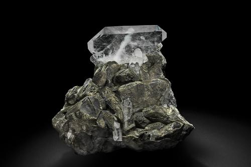 Quartz, Calcite<br />Saint-Christophe-en-Oisans, Comuna Le Bourg d'Oisans, Isère, Auvergne-Rhône-Alpes, Francia<br />11.3 x 10.4 cm<br /> (Author: am mizunaka)