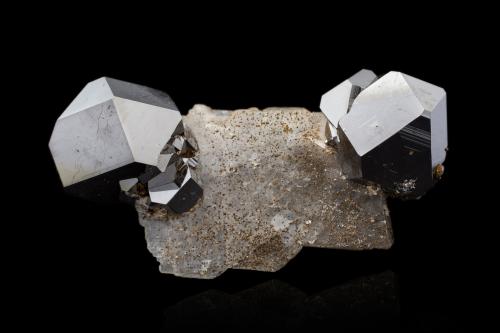 Carrollite on Calcite<br />Kamoya, Kambove District, Katanga Copper Crescent, Katanga (Shaba), Democratic Republic of the Congo (Zaire)<br />7.5 x 3.5 x 2 cm / main crystal: 2.6 cm<br /> (Author: MIM Museum)