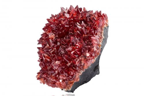Rhodochrosite on  manganese oxides<br />N'Chwaning mining area, Kuruman, Kalahari manganese field (KMF), Northern Cape Province, South Africa<br />12 x 9 x 7.5 cm / main crystal: 1.5 cm<br /> (Author: MIM Museum)