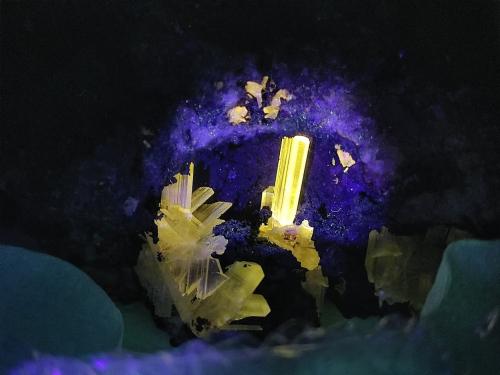 Cerusita<br />Corta San Valentín, Sancti Espíritu, Sierra Minera de Cartagena-La Unión, La Unión, Comarca Campo de Cartagena, Región de Murcia (Murcia), España<br />Cristal 2.3 cm<br /> (Autor: Cesar M. Salvan)