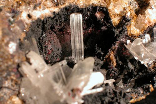 Cerusita<br />Corta San Valentín, Sancti Espíritu, Sierra Minera de Cartagena-La Unión, La Unión, Comarca Campo de Cartagena, Región de Murcia (Murcia), España<br />Cristal 2.3 cm<br /> (Autor: Cesar M. Salvan)