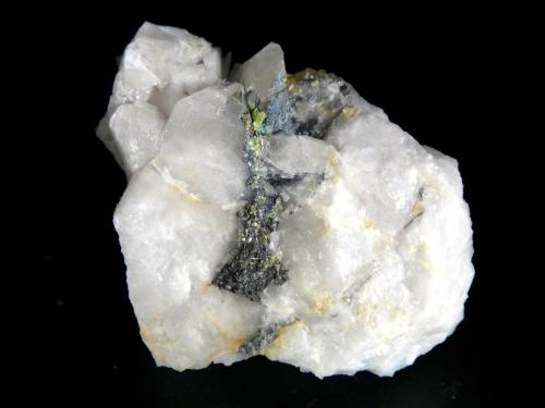 Bismutinita, Moscovita, Cuarzo<br />Grupo Minero San Nicolás (Mina San Nicolás), Valle de la Serena, Comarca La Serena, Badajoz, Extremadura, España<br />5 x 5 cm.<br /> (Autor: Antonio P. López)