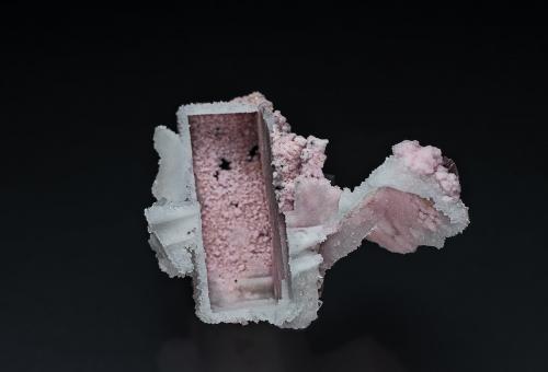 Rhodochrosite, Fluorite, Quartz<br />Grupo Mina Sunnyside (Mina American Tunnel), Pico Bonita, Gladstone, Distrito Eureka, Condado San Juan, Colorado, USA<br />4.6 x 3.8 cm<br /> (Author: am mizunaka)