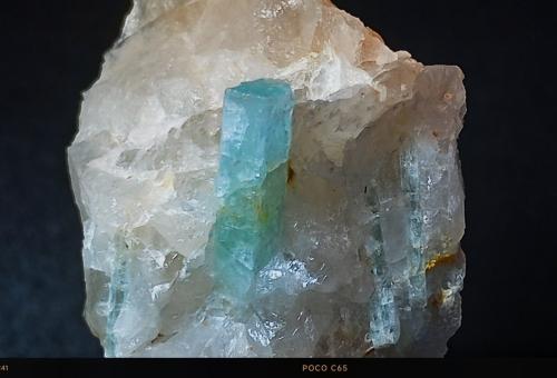 Berilo (variedad aguamarina)<br />La Osa Quarry, Oliva de Mérida, Comarca La Serena, Badajoz, Extremadura, Spain<br />3 x 3 x 4 cm., cristal 2 cm.<br /> (Autor: Felipe Abolafia)