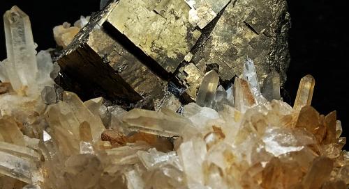 Pirita<br />Mina La Cobriza, Municipio Villa de la Paz, San Luis Potosí, México<br />125x105x60 mm.<br /> (Autor: Luis Edmundo Sánchez Roja)