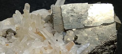 Pirita<br />Mina La Cobriza, Municipio Villa de la Paz, San Luis Potosí, México<br />125x105x60 mm.<br /> (Autor: Luis Edmundo Sánchez Roja)