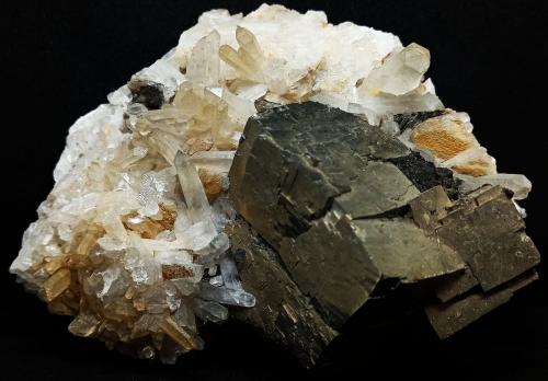 Pirita<br />Mina La Cobriza, Municipio Villa de la Paz, San Luis Potosí, México<br />125x105x60 mm.<br /> (Autor: Luis Edmundo Sánchez Roja)