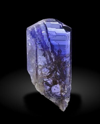 Zoisite (variety tanzanite) with Graphite inclusions<br />Colinas Merelani, Montes Lelatema, Distrito Simanjiro, Región Manyara, Tanzania<br />4 × 1.9 × 0.8 cm<br /> (Author: Jordi Fabre)