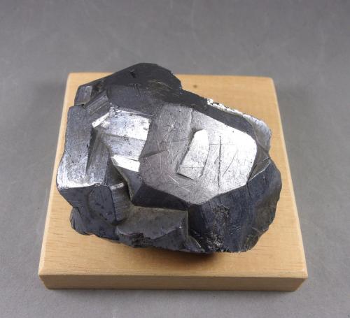 Galena<br />Neudorf, Harzgerode mining district, Harz, Saxony-Anhalt/Sachsen-Anhalt, Germany<br />7 × 5,6 × 4 cm.  525,9 g.<br /> (Autor: J. G. Alcolea)