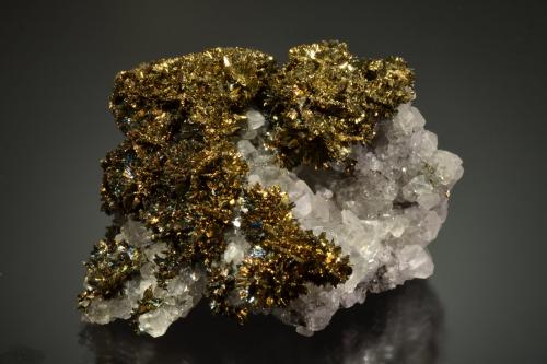 Marcasite<br />Mina Linwood, Buffalo, Condado Scott, Iowa, USA<br />8.0 x 6.5 x 4.6 cm<br /> (Author: Michael Shaw)