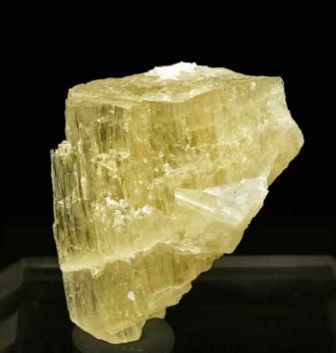 Winchite<br />Valle Koksha, Distritos Khash & Kuran Wa Munjan, Provincia Badakhshan, Afganistán<br />3.4 × 3.1 × 1.8 cm<br /> (Author: Jordi Fabre)