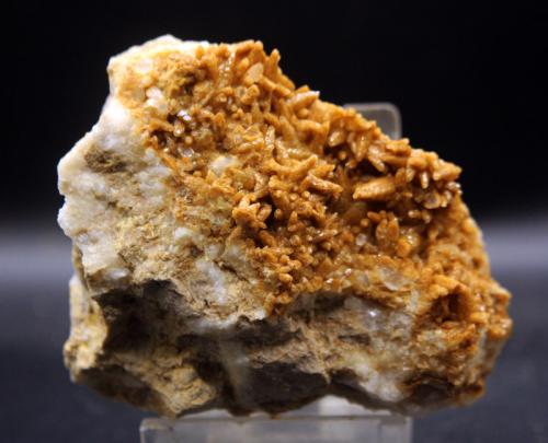 Calcita<br />Cantera Casablanca, Lloma Alta, Les Boqueres, San Vicente del Raspeig/Sant Vicent del Raspeig, Comarca Campo de Alicante, Alicante / Alacant, Comunidad Valenciana / Comunitat Valenciana, España<br />7.5 x 7 cm<br /> (Autor: Pedro Antonio)