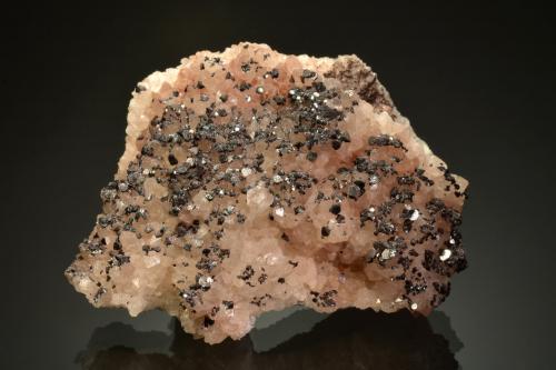 Hematite on Quartz<br />Sainte-Marie-aux-Mines, Colmar-Ribeauvillé, Haut-Rhin, Grand Est, France<br />7.0 x 5.1 x 2.8 cm<br /> (Author: Michael Shaw)