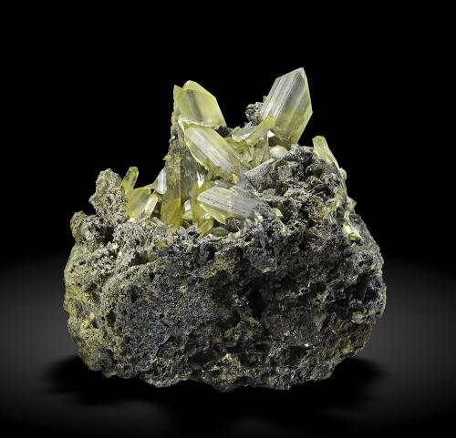 Anglesite on Galena<br />Zona minera Touissit, Distrito Touissit, Provincia Jerada, Región Oriental, Marruecos<br />7 × 6.7 × 4.3 cm<br /> (Author: Jordi Fabre)