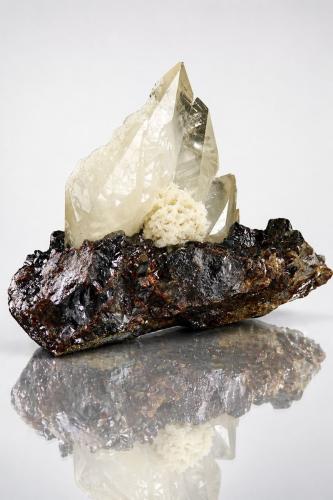 Calcita, Esfalerita y Barita<br />Mina Elmwood, Carthage, Distrito Central Tennessee Ba-F-Pb-Zn, Condado Smith, Tennessee, USA<br />11,5x10cm.<br /> (Autor: castrominerals)